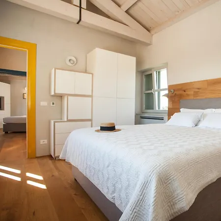 Casa Labobina Near Rovinj For 8 Persons With Private 32 M2 Heated Pool - Pet Friendly Willa Kurili
