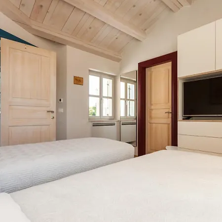 Willa Casa Labobina Near Rovinj For 8 Persons With Private 32 M2 Heated Pool - Pet Friendly
